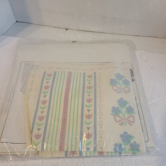 Columbia Minerva Kit Candlewicking Floral Pillow #7701 14" x 14" Pink Posies new - Picture 2 of 2